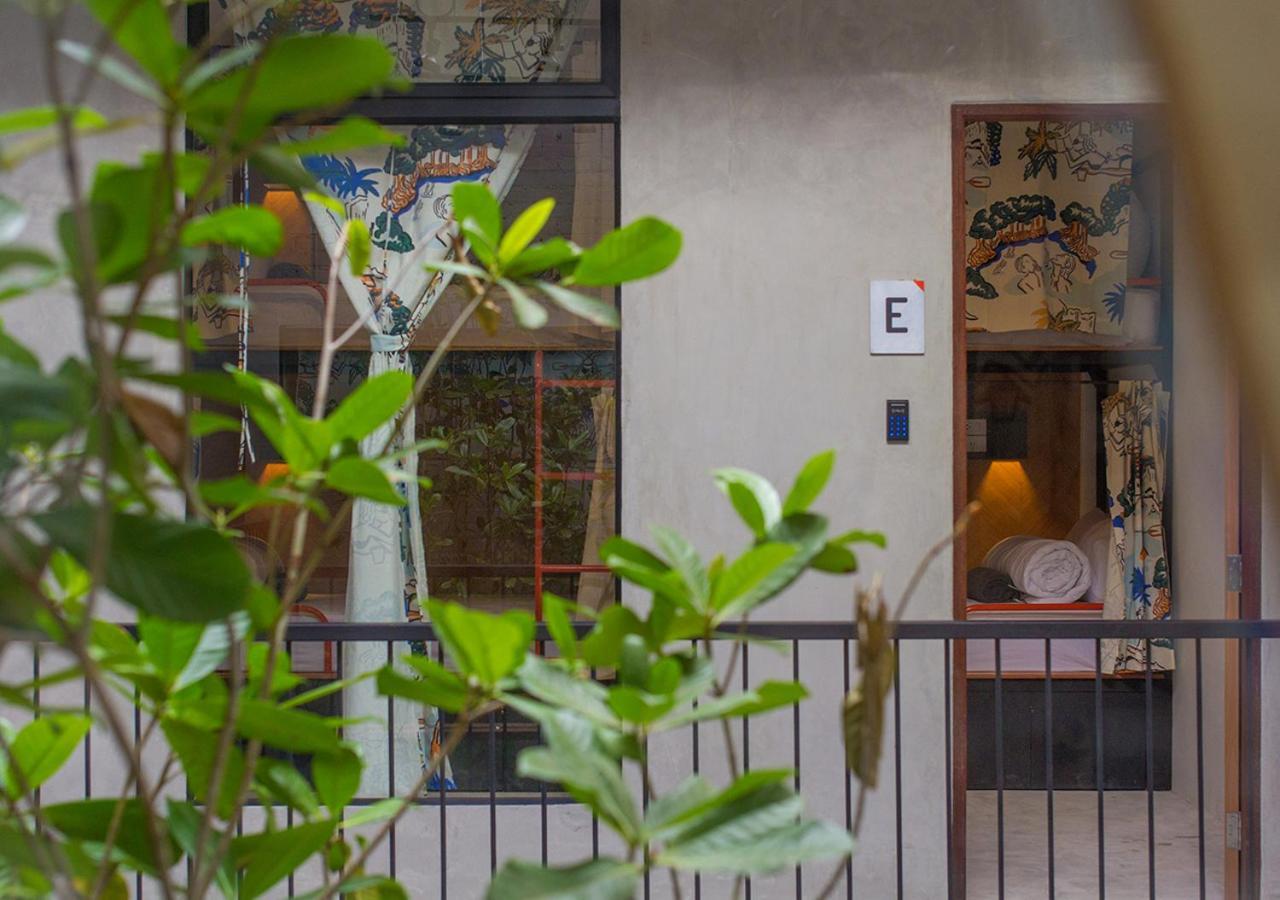 Tan Hostel X Cafe , Aonang Beach (Adults Only) Ао Нанг Экстерьер фото